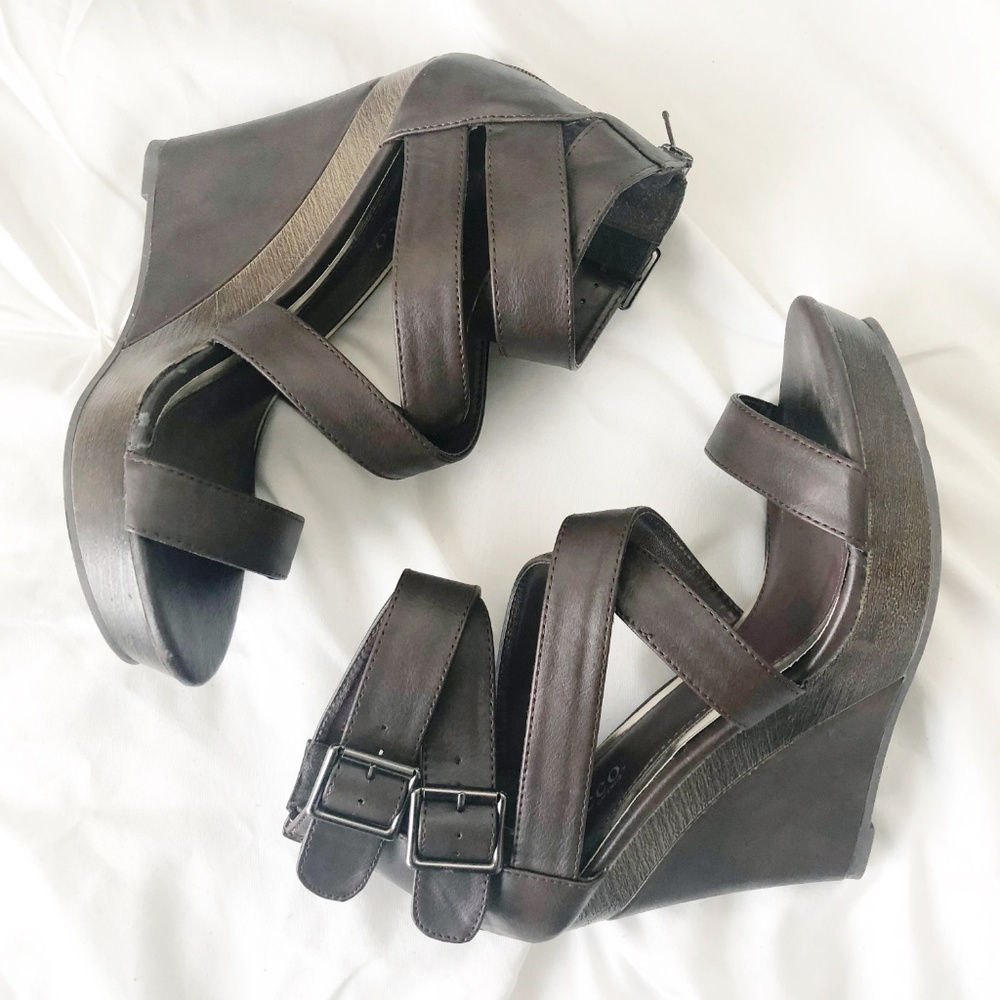 BUCCO Litty Brown Strappy Wedge Sandal